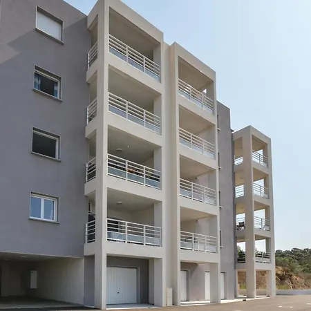 1 Bedroom Gorgeous In Apartment *