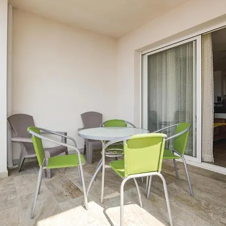 1 Bedroom Gorgeous In Apartmán Ajaccio (Corsica)