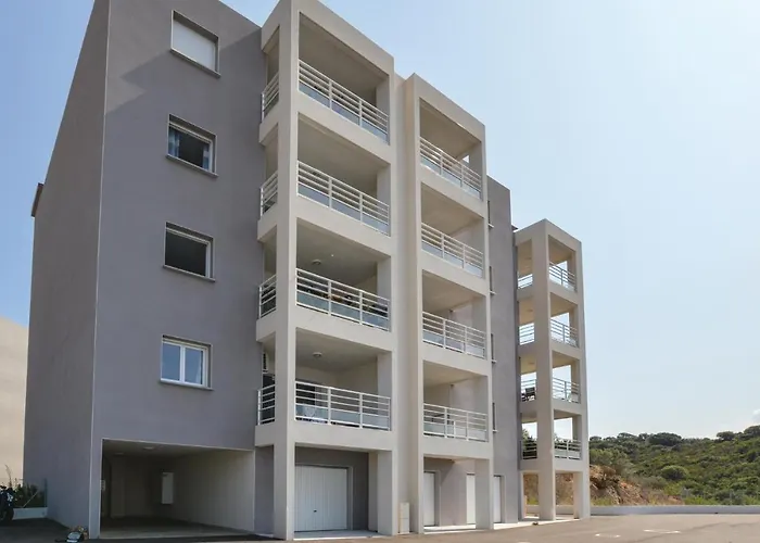 1 Bedroom Gorgeous In דירה *